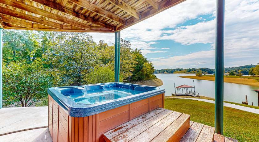 세비어빌 (TN) Lakefront Cabin W Views Boat Ramp Dock Hot Tub 4성급 숙소 객실
