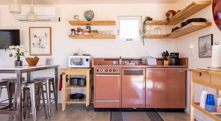 ランダース New Couples Stargazing Cowboy Tub Midcentury 1bed 4つ星 宿泊施設 レストラン