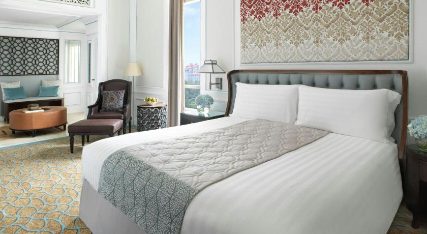 Image of One-Bedroom Specialty King Suite with Club Access 0