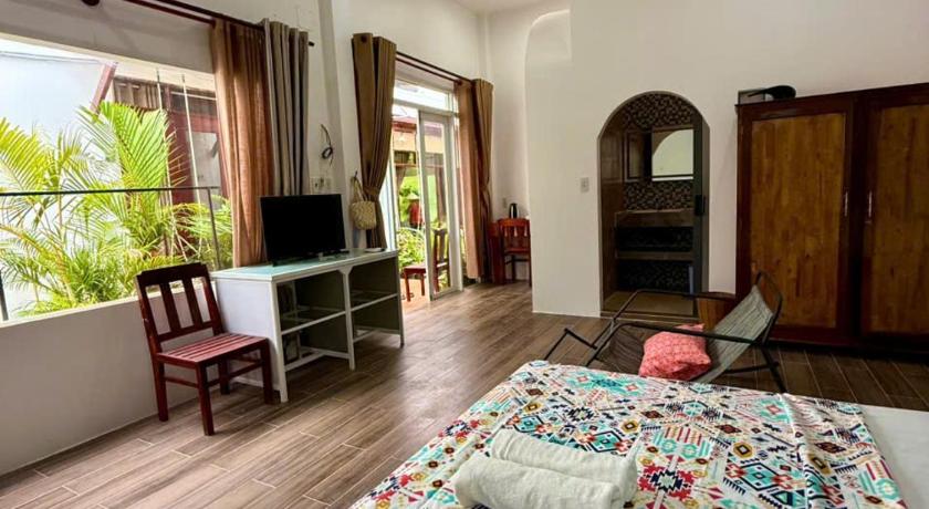 Image of Superior Bungalow 6
