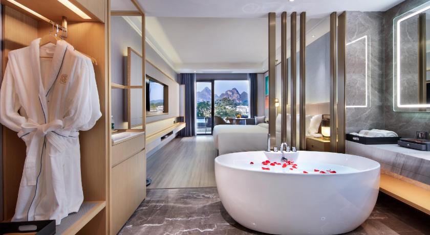 陽朔 Guilin Yangshuo Shixi Landscape Hotel 5つ星 ホテル プール
