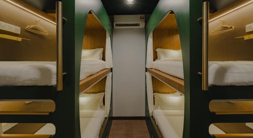 Immagine di Letto a Castello in Dormitorio Femminile (Bunk Bed in Female Dormitory Room) 7