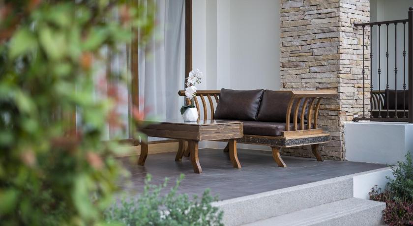 รูปของSpecial Deluxe Pool Double Bed 2
