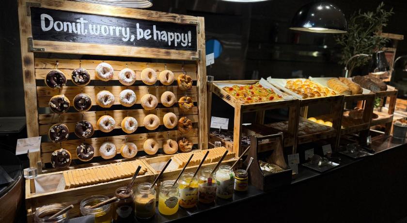 Image of Premier King, Guest room, 1 King, City view, High floor 10