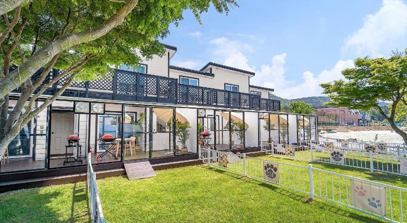 麗水 Yeosu Dangdangi Dog Family Pension Gold 3つ星 ゲストハウス 外観