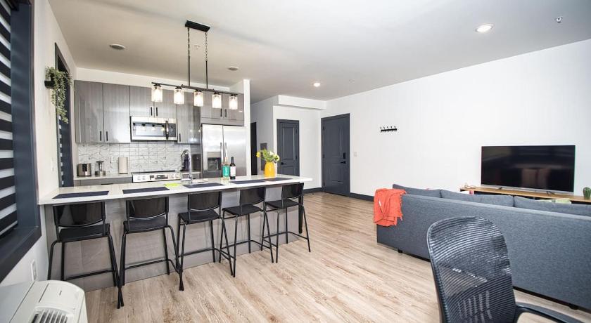 West New York Great Location-20 Mins to NYC-Free Indoor Parking 4-Star Accommodation lobby