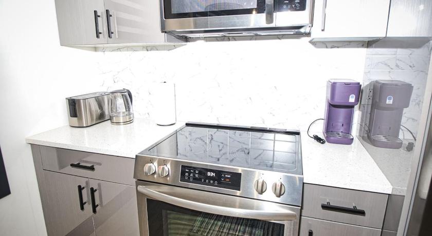 West New York Great Location-20 Mins to NYC-Free Indoor Parking 4-Star Accommodation restaurant