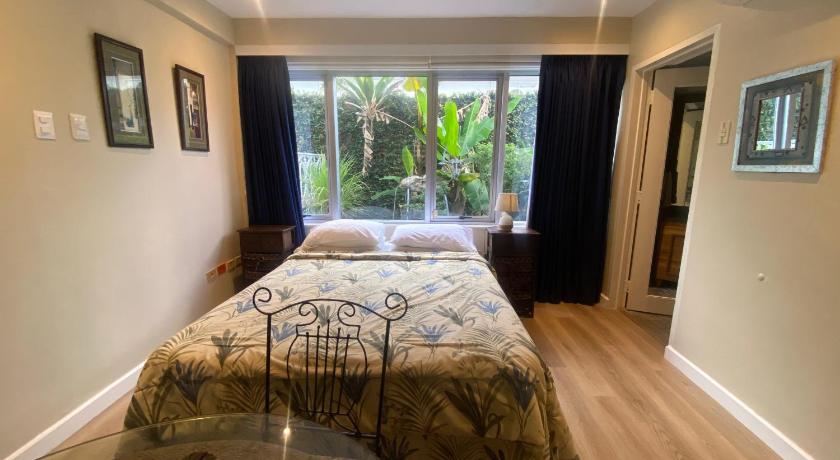 Image of Queen Room with Garden View 3