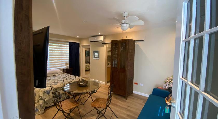 Image of Queen Room with Garden View 7