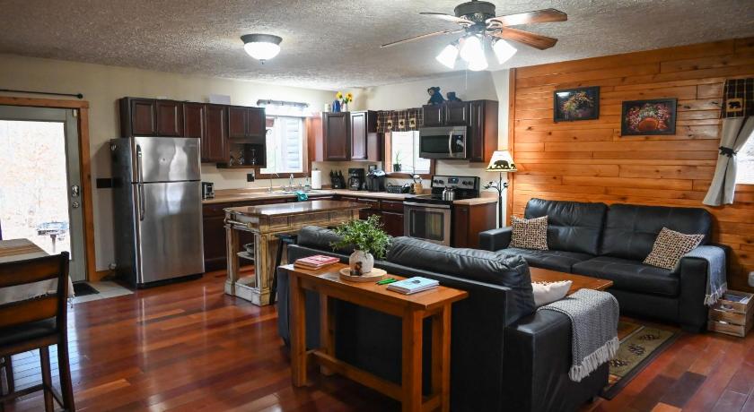 로렐빌 A Beary Cozy Cabin in Hocking Hills 4성급 숙소 수영장