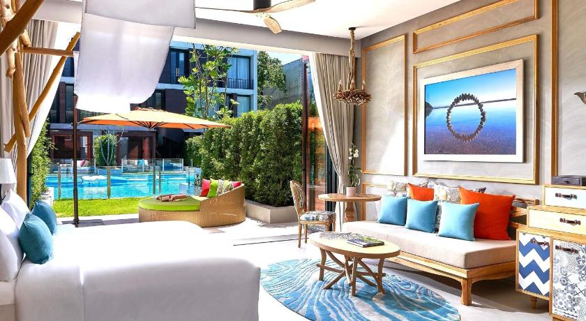 Image of SO LOFTY POOL ACCESS 1
