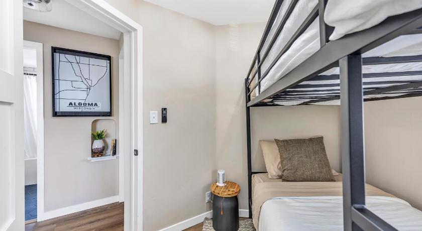 Algoma (WI) Newly renovated, we are the perfect location!!! 4-Star Accommodation restaurant