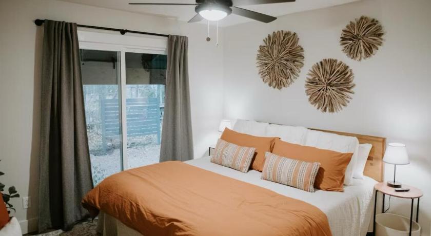 로널드 Cabin and Casita Near Rosyln and Suncadia Hot Tub, Game Room, Firepit, Sleeps 11 4성급 숙소 스위트룸