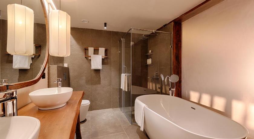 Image of Platinum Room with River View (with complimentary Kayaking and 20% off on Massage session) 5