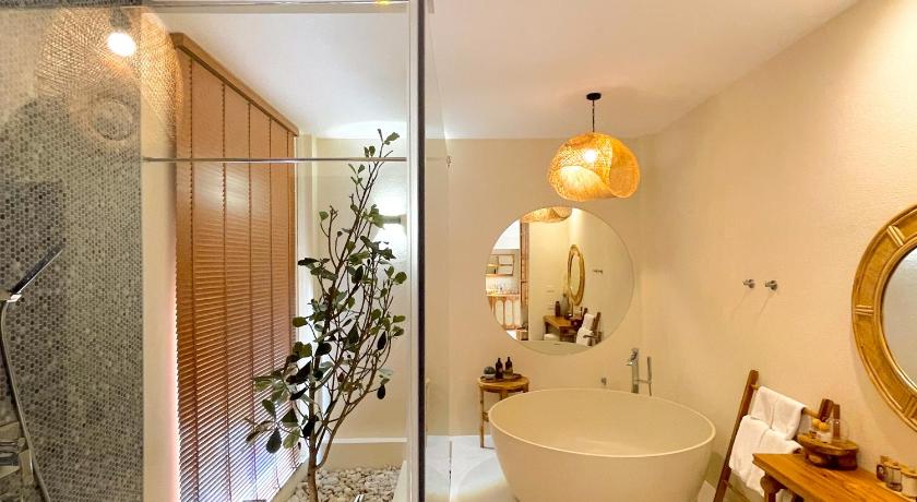 Image of Beachfront Pool Villa 17