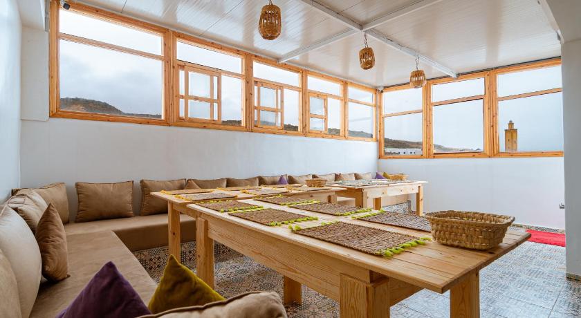 Roots Surf House - Anza