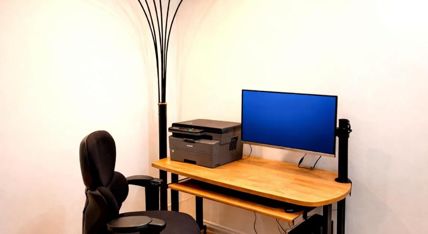 Image of Queen Room #1 15