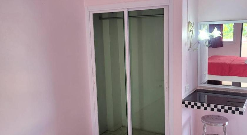 ロッブリー ลพบุรีทาวน์ Lopburi Town 3つ星 ホテル プール