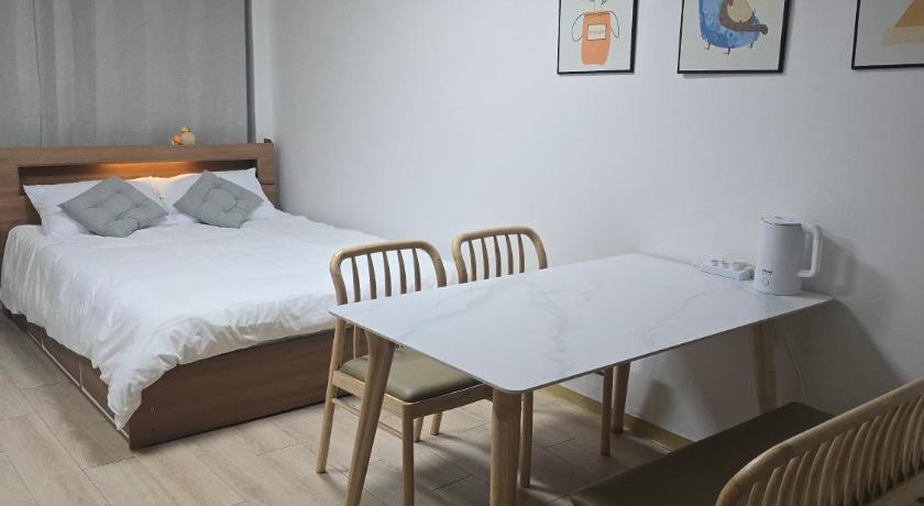 서울 마포 홍익대 도보 5분 신촌 합정 메인핫플 숙소 객실