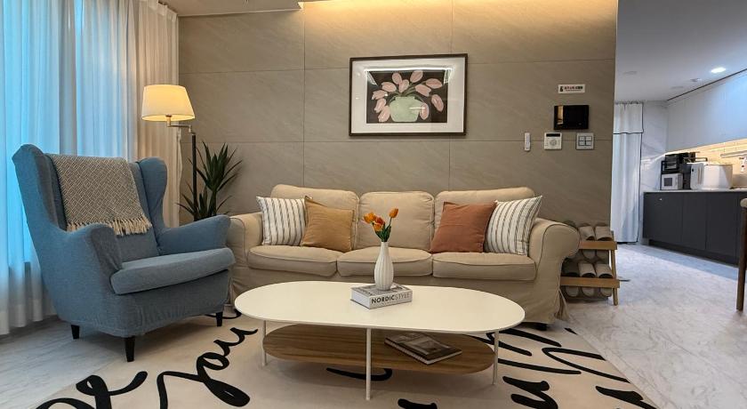 서울 Newly opened - AurYeon - 7min walk from Yeonsinnae station line3, 6, GTX-A, neat&cozy,free parking,  4성급 숙소 객실