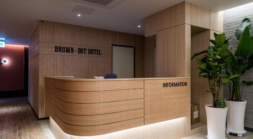 始兴 Brown Dot Siheung Geobuksum 3星级 酒店 泳池