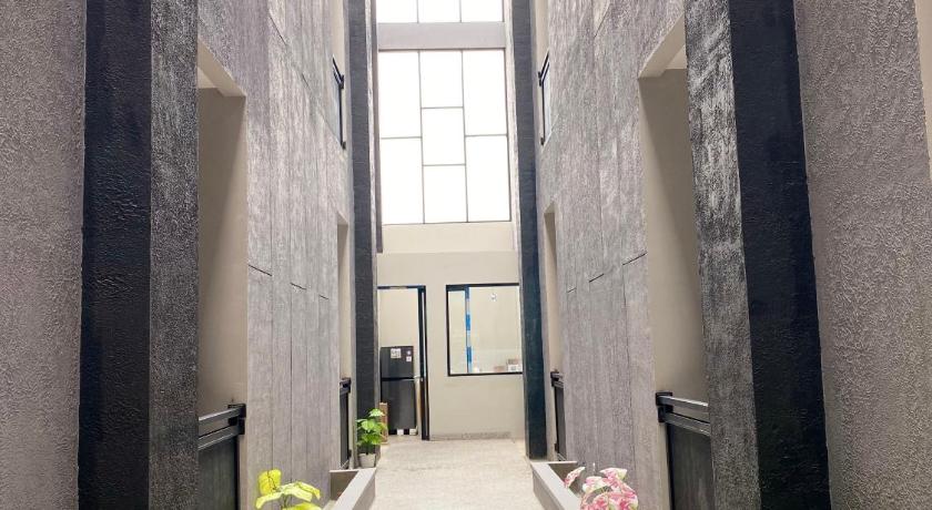 MOONSTONE – Bandung, KY