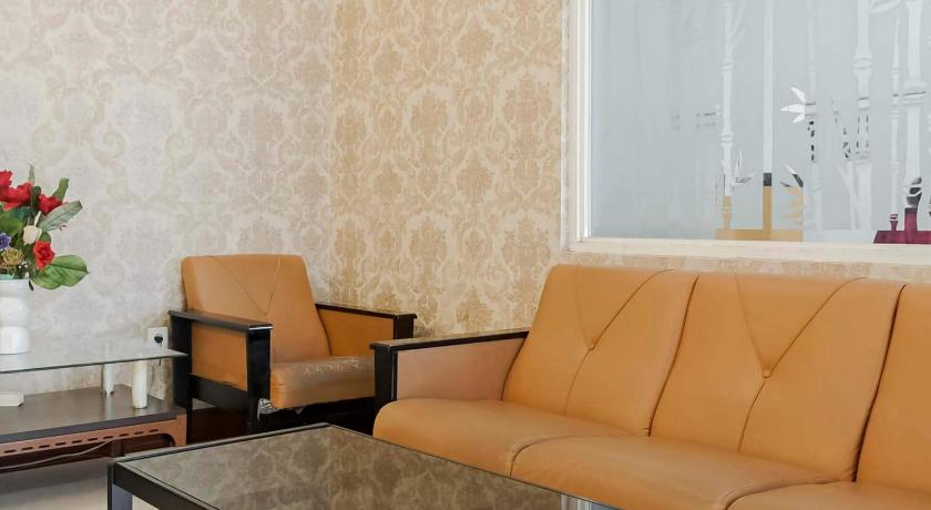 Makassar RedDoorz Plus @ Karebosi Area 2 Makassar 3-Star Hotel exterior