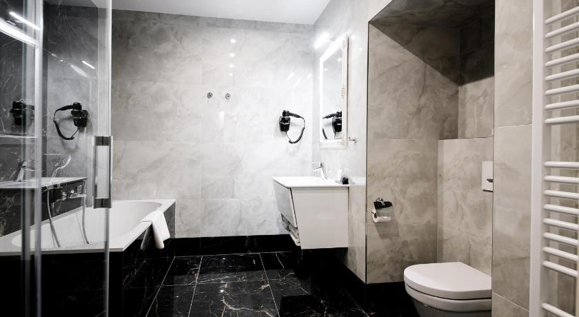 Kuva huoneesta Perhehuone - Jaettu kylpyhuone (Family Room with Shared Bathroom) 10