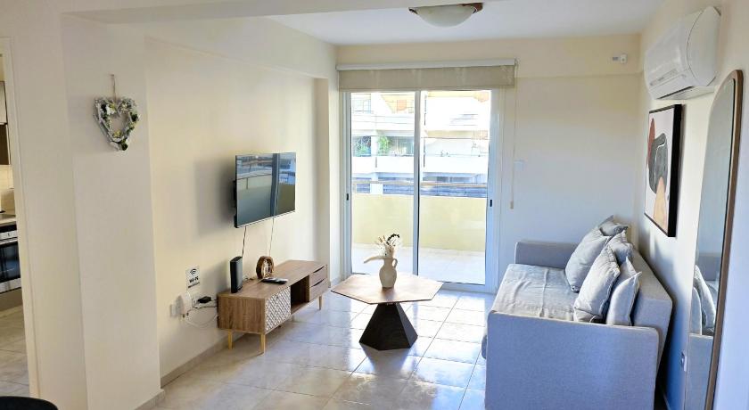 2 Apartments Retreat with Pool & Free Wi-Fi