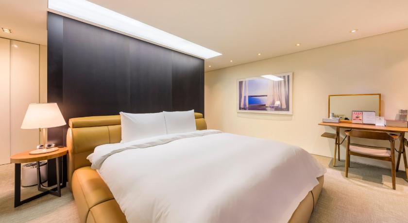 Image of Studio Suite 1