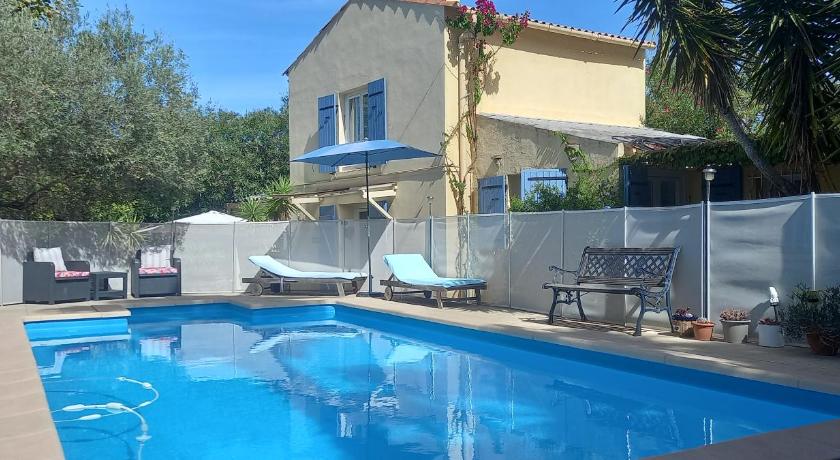 Maison jardin grande piscine 2 étoiles