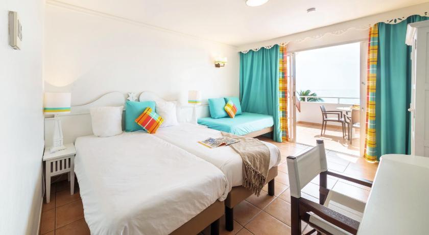 Image of Connecting Studios with Air Conditioning and Terrace (5 People) - Sea View 2