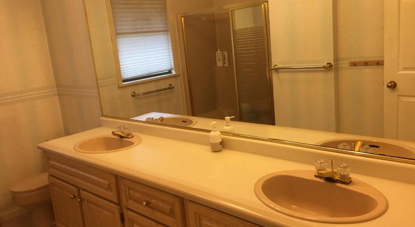 Vancouver Homestay Inn photo