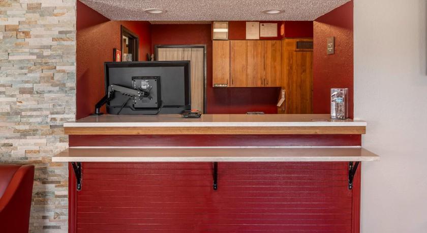 Super 8 by Wyndham Queensbury Glens Falls - image 11