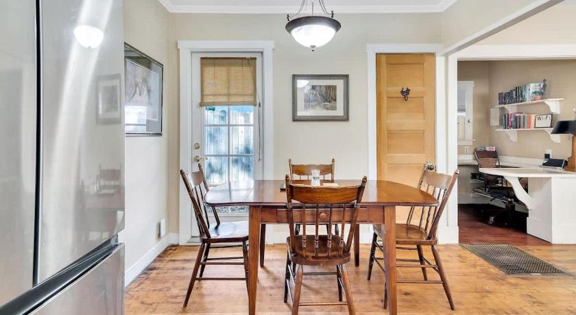 Paso Robles UNDeR THE OaKS-Hot Tub & Walk Downtown 4-Star Accommodation room