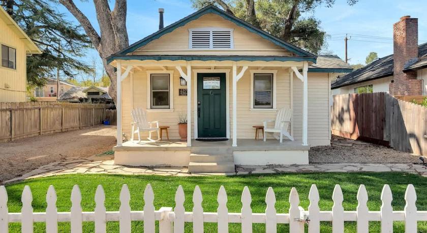 Paso Robles UNDeR THE OaKS-Hot Tub & Walk Downtown 4-Star Accommodation exterior