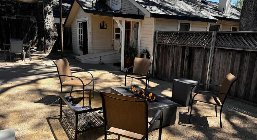 Paso Robles UNDeR THE OaKS-Hot Tub & Walk Downtown 4-Star Accommodation exterior
