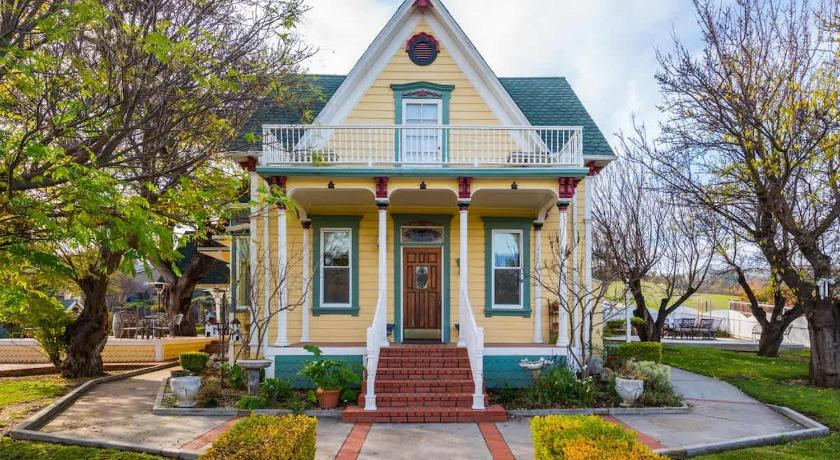 ViCTORIAN ViLLA-Hot Tub Pool Table Fabulous Yard