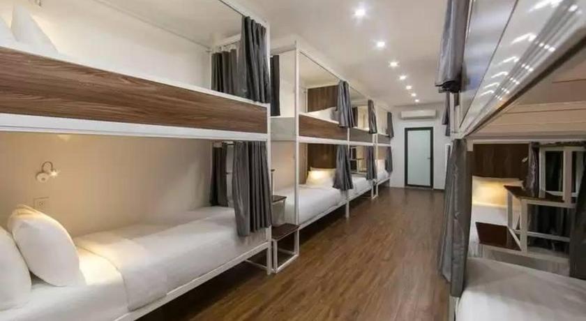 Hanoi Train Street Hostel – Hanoi, NY