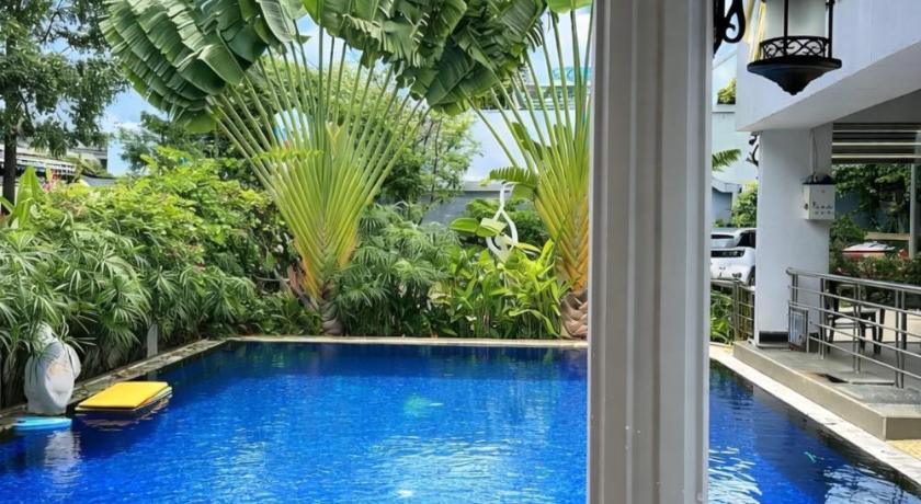 コントゥム Window 2 Hotel 2つ星 ホテル 眺望