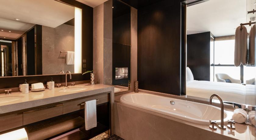Image of Chaktomuk Suite 8