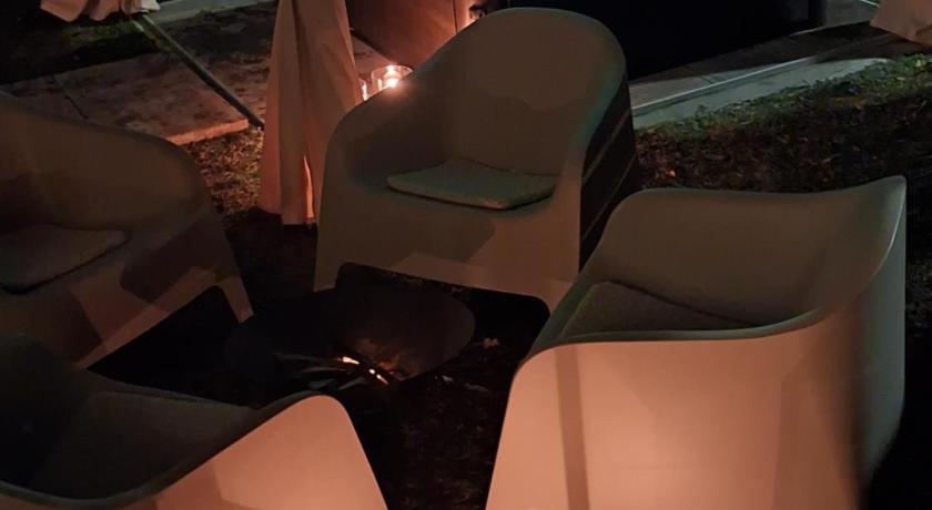 AgliChalet Erbe Montane-Vasca idromassaggio privata condivisa tra i due chalet, con parcheggio priva