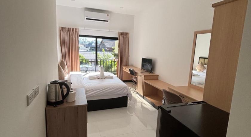 Image of Deluxe King Room 0