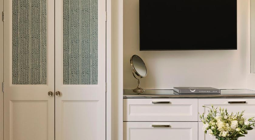 Image of Deluxe King Room 4