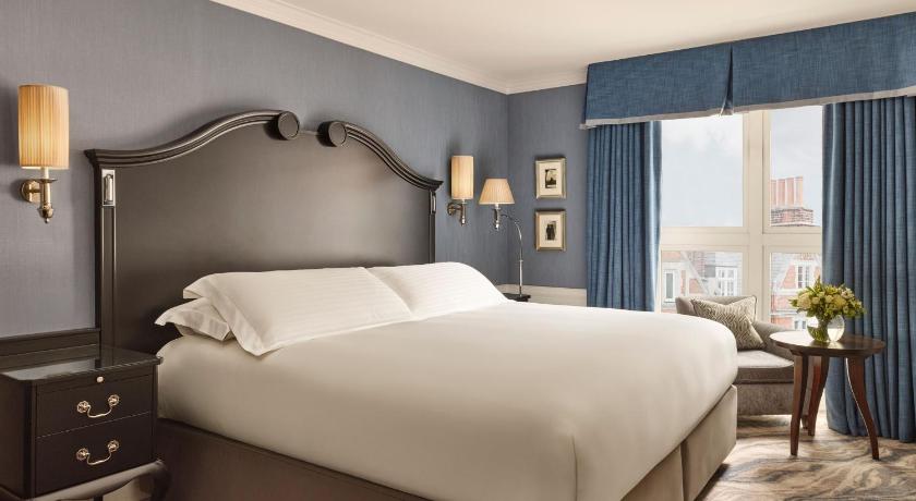 Image of Deluxe King Room 0