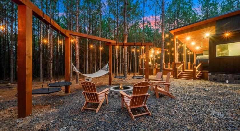 Sauna, Hot Tub, Fire Pit, Pets, EV Plug, Secluded