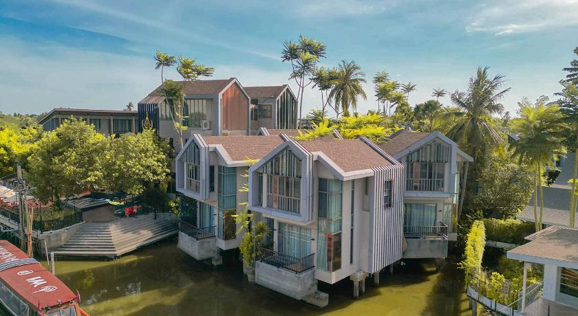Image of King Whirlpool Villa 14