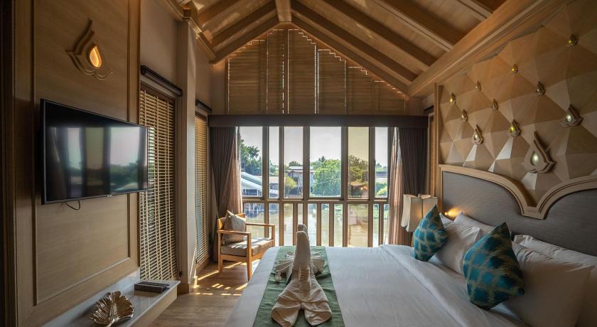Image of King Whirlpool Villa 8