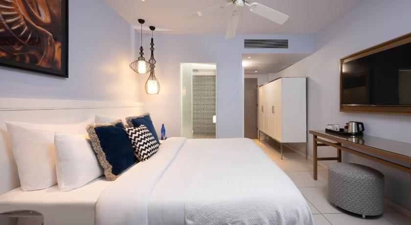 Image of Family Pool-View Room 4