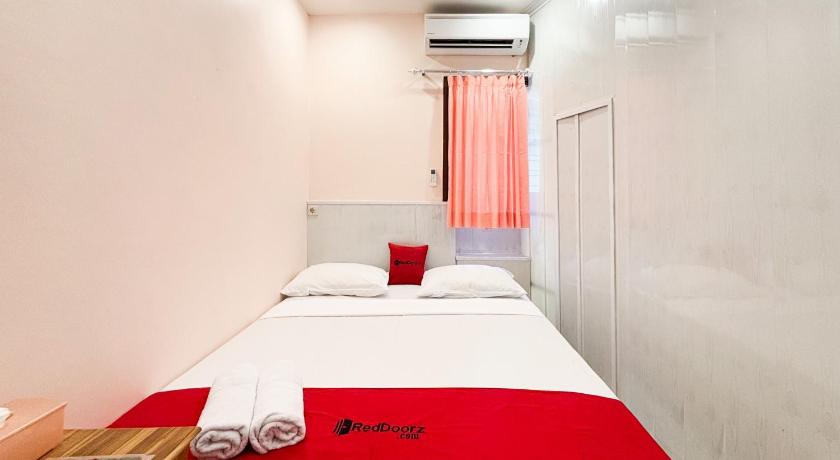 RedDoorz Plus near Brawijaya Museum - image 2